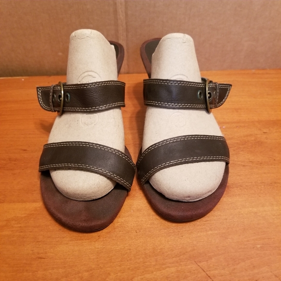 AEROSOLES Shoes - Aerosoles Powpaya Dark Brown Leather Heels Adjustable Top Strap Sz 9